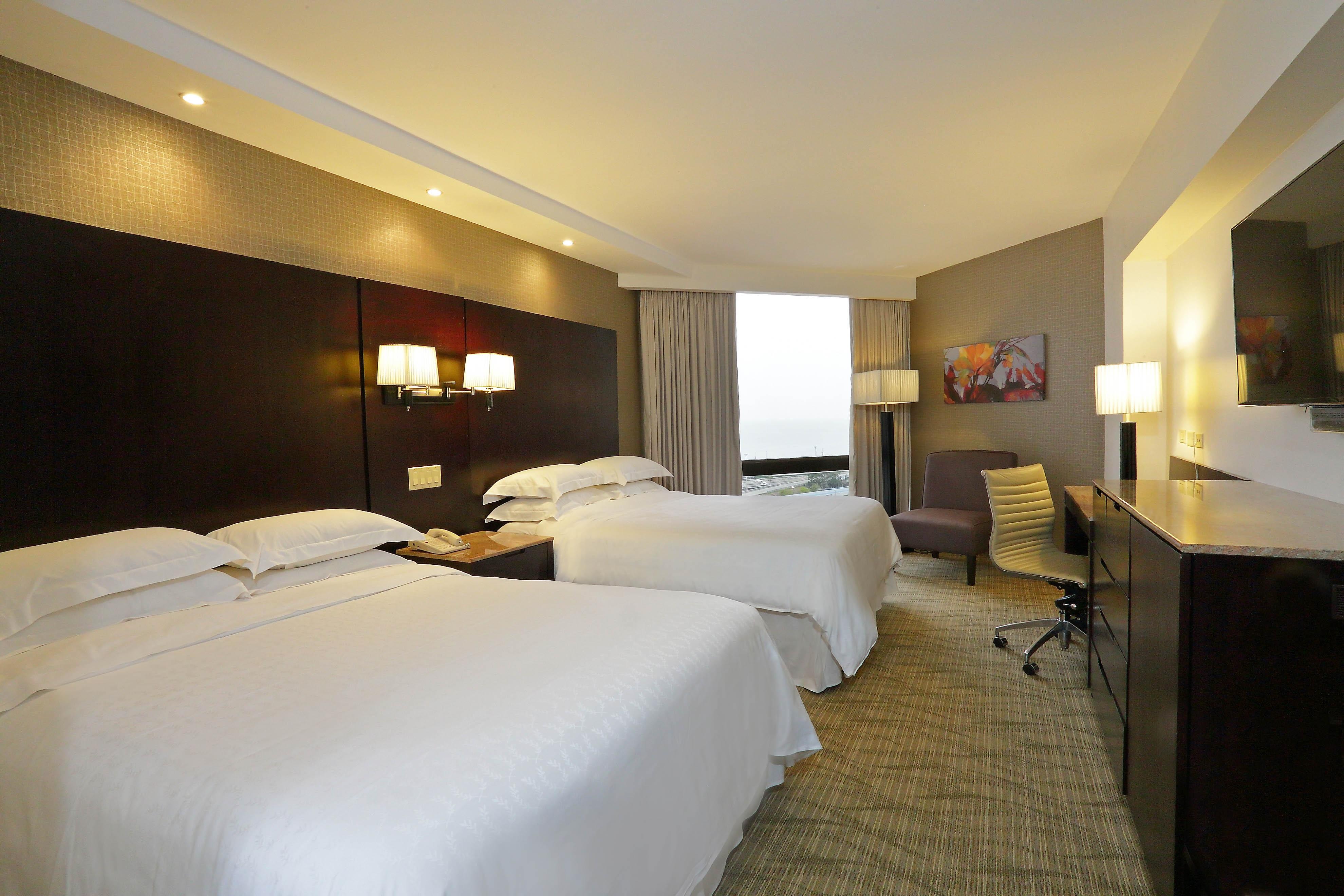 Sheraton Grand Panama Eksteriør billede A guest room at the Sheraton São Paulo.