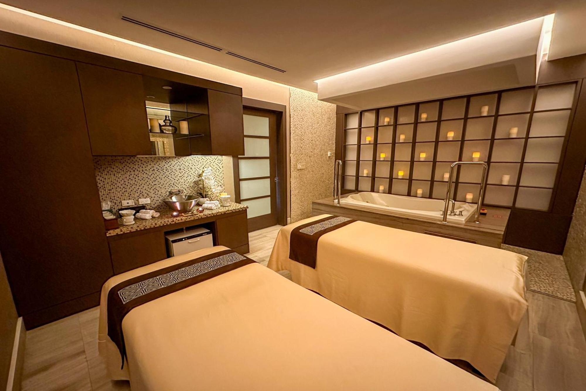 Sheraton Grand Panama Eksteriør billede A treatment room at the spa
